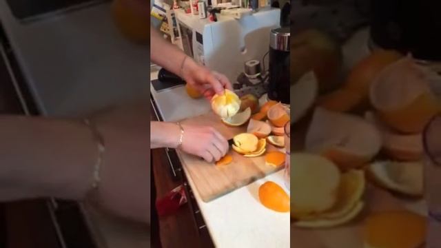 Как почистить апельсин за 20 секунд без слякоти смотреть онлайн