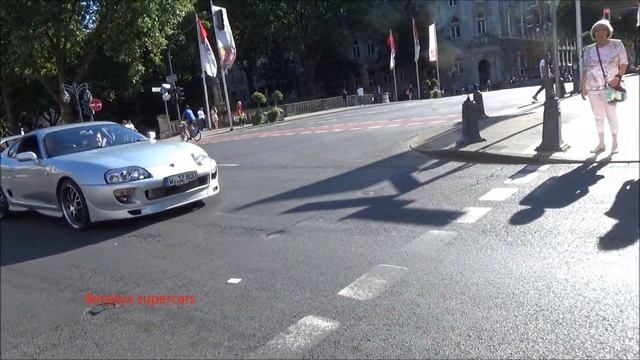 Toyota Supra MK 4 driving around In Düsseldorf смотреть онлайн