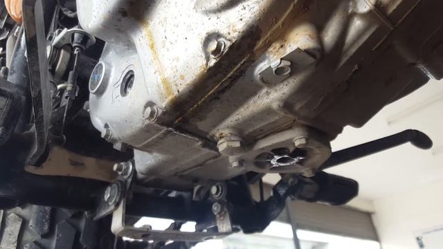 Suzuki VanVan RV200 Oil Change **1,000km Service** смотреть онлайн