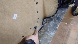 снятие подголовника и задней крышки сиденья БМВ 530 Е60