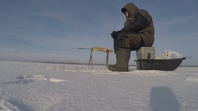 ЛОВЛЯ СУДАКА ЗИМОЙ ТАМ, ГДЕ ЛОВИЛ ЛЕТОМ.( КОРЯЖНИК) смотреть онлайн