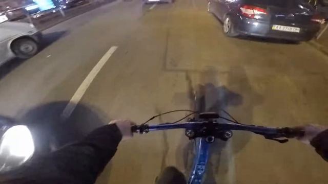 На заднем колесе / Вилли / Wheelie / Экстрим в центре Киева на велосипеде смотреть онлайн