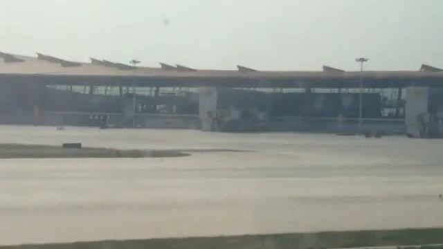 Dragon Air Arriving At Terminal 3 Beijing Capital International Airport смотреть онлайн