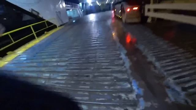 Грузовой Паром,первый раз переправляюсь на фуре?чуть не оторвал отбойник?? смотреть онлайн