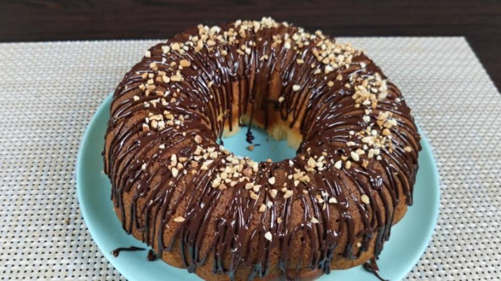 Кекс с шоколадом получается вкусным, пышным, нежным. Быстро и вкусно. смотреть онлайн