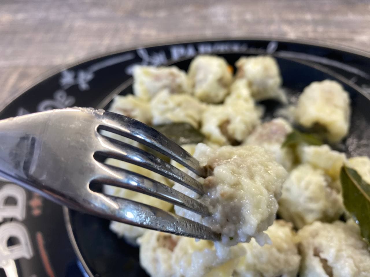 Когда мне лень стряпать пельмени, я делаю их за 10 минут на всю семью. Без лепки и раскатки теста