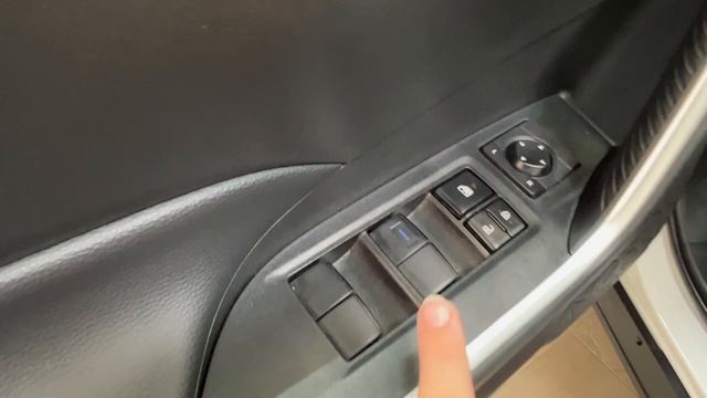 2022 Toyota RAV4 Hybrid LE Tour смотреть онлайн