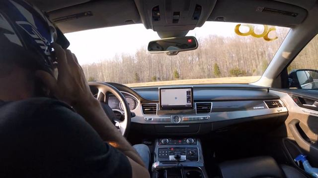 Audi S8 1/4 mile v Cadillac CTSV смотреть онлайн