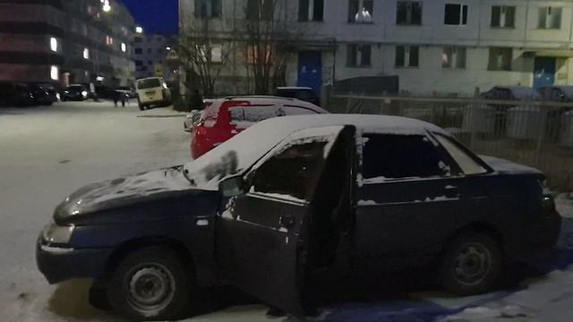 Пробуем завести Лада 2110, сел аккум... смотреть онлайн