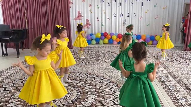 Сборник самых лучших танцев к празднику 8 марта🌸/ Утренник 8 марта в детском саду! смотреть онлайн