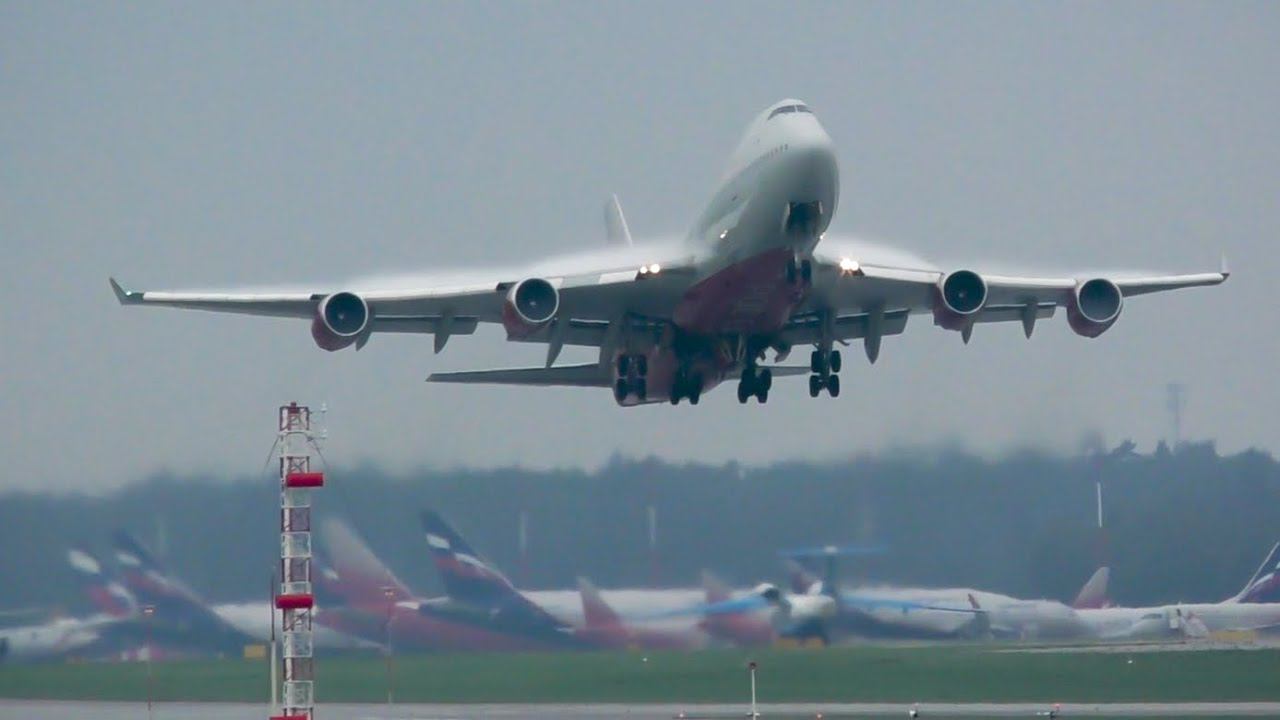 Эффектный утренний разлет, низкая облачность. Новый споттинг в Шереметьево 2021 (@Russpotter )