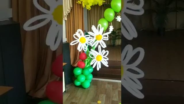 Красотища ? из воздушных шаров! Арка из гелиевых шариков, большие цветы и солнышко ☀️ смотреть онлайн