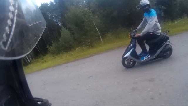 Yamaha Jog Coolstyle VS Honda Dio 27 смотреть онлайн