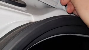 KIA Soul что-то дребезжит в пятой двери на неровностях. Нашёл что.
