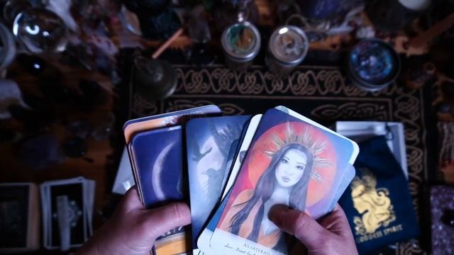 The Goddess Spirit Oracle Unboxing & First Impressions смотреть онлайн