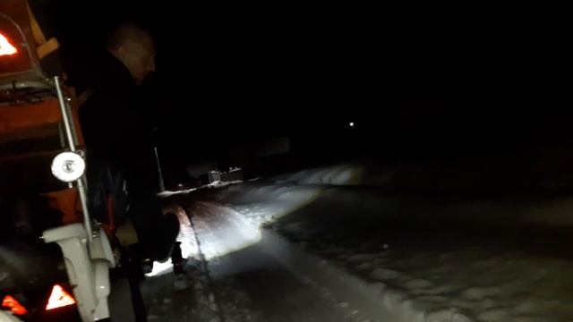 Снегоход Рыбинка 7 л.с резво везёт двоих