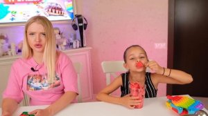 ТРЕЙДЫ ПОП ИТ с СЕСТРОЙ Алиса Лисова и с Едой! Челлендж POP IT! Необычные трейды!