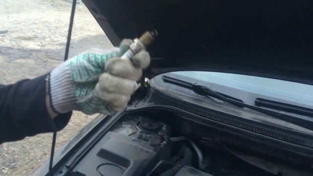  Замена свечей зажигания Тойота Авенсис. смотреть онлайн