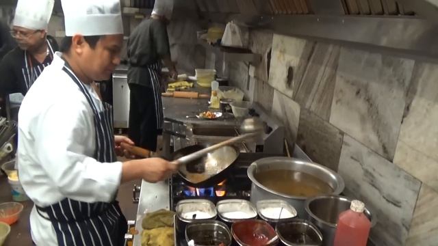 The Heat of the Indo-Chinese Wok Master's Kitchen on a Very Busy Saturday Night in Indian Restauran смотреть онлайн