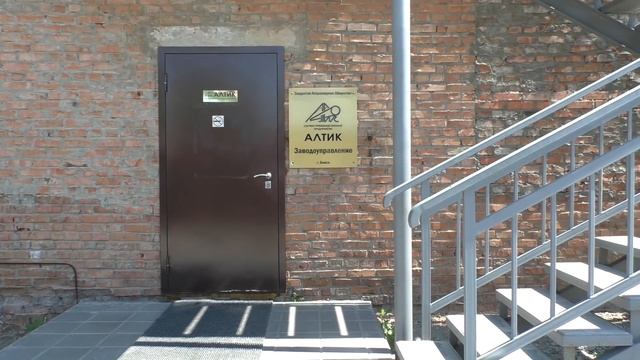 Установка опор линии электропередач на Петровском бульваре 25.06.18 смотреть онлайн
