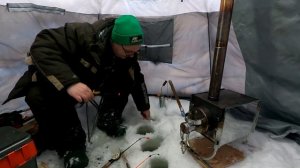 - 39 а мы на рыбалке / Зимняя рыбалка на сига и хариуса / Рыбалка на крайнем севере