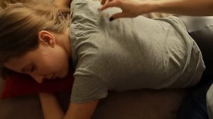 АСМР РЕЛЬСЫ РЕЛЬСЫ ДЛЯ ПОДРУГИ. ASMR МУРАШКИ ИЗ ДЕТСТВА. Движения рук для сна и расслабления.