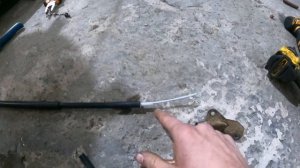 Трос ручника своими кривыми руками.