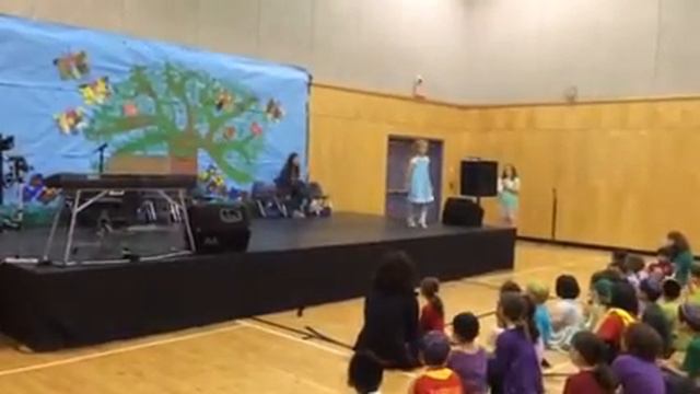 Irish dancing girl. Talent show. смотреть онлайн