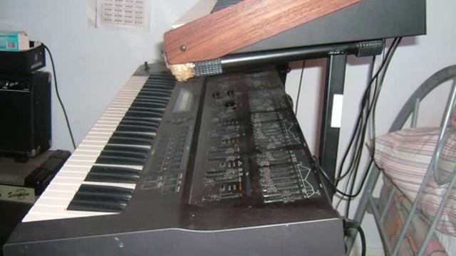 Roland JD 800 & Korg MS 2000 TRACK12 смотреть онлайн