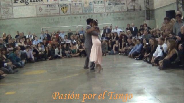 ROXANA SUAREZ y SEBASTIAN ACHAVAL Bailando el Tango FUERON TRES AÑOS en la MILONGA DEL MORAN смотреть онлайн