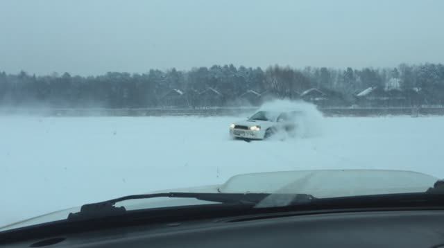 По снежному полю на Subaru Legacy GTB Twinturbo.mp4