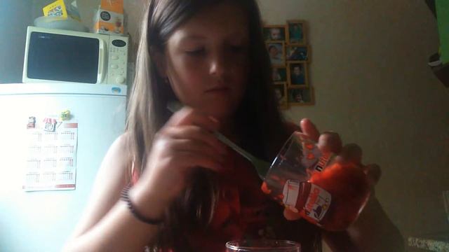 Что будет если СМЕШАТЬ КОЛУ с клубникой??? / COCA-COLA + КЛУБНИКА /ЭКСПЕРИМЕНТ //// смотреть онлайн