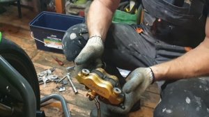 Замена Колодок и Прокачка Тормозов на Мотоцикле Kawasaki 636