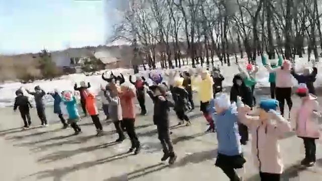 Флешмоб от учащихся МБОУ "Демьяновская СОШ", посвящённый Дню космонавтики 2021 года. смотреть онлайн