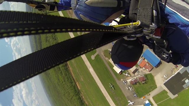 Первый прыжок с парашютом. Посадка. (Часть 8) смотреть онлайн