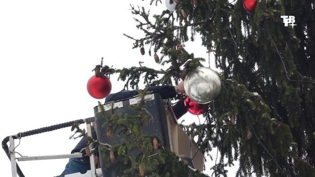 Новогодняя ель на площади Семьи смотреть онлайн