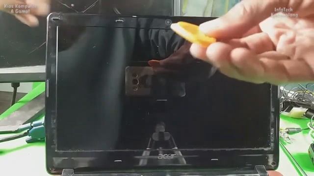 Ganti Layar LCD Netbook Acer Aspire One 722 Blank Putih смотреть онлайн