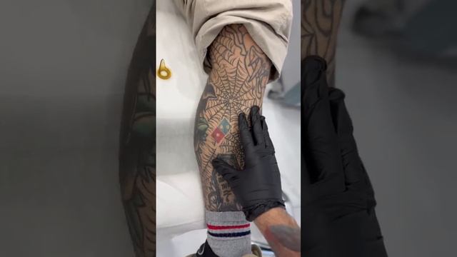 Удаляем татуировку которая кормила 3 года ? Доминос пицца смотреть онлайн