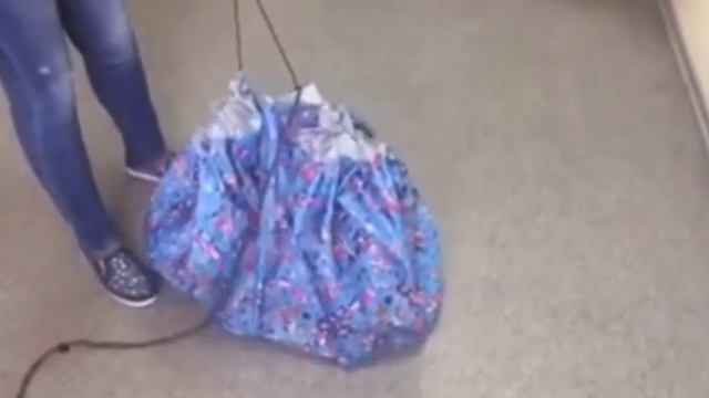 Разбросанные игрушки теперь в сумке в мешке у вас прядок в комнате смотреть онлайн