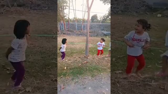 Bermain dan Belajar bersama teman kecilku смотреть онлайн