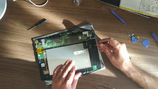 Замена модуля экрана LENOVO TAB4 TB-X304L. Разбит тачскрин смотреть онлайн