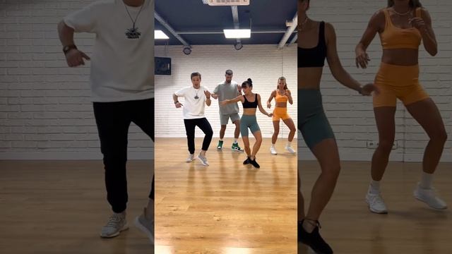 Bachata Footwork Challenge | Anna Lewandowska, Mathias Font, Duda & Adriana | Dani J - Desudate смотреть онлайн