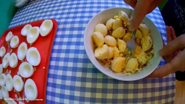 фаршированные яйца смотреть онлайн