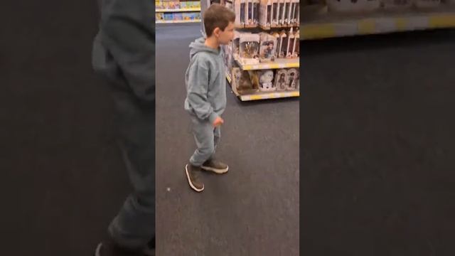 Поход в магазин игрушек 3