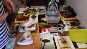 Сало с чесноком пропущенное через мясорубку.