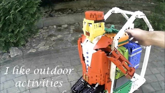 LEGO TECHNIC Hotel porter with a luggage cart смотреть онлайн