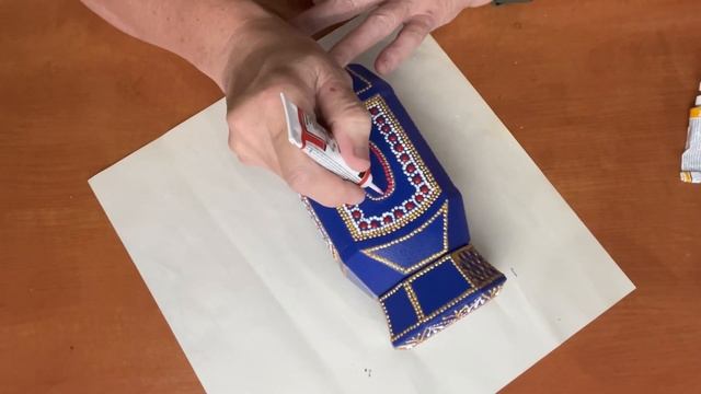 Процесс точечной росписи стеклянной банки. смотреть онлайн