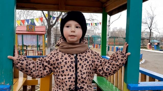 Ланкина Дарина читает стихотворение "Мой папа самый лучший" смотреть онлайн