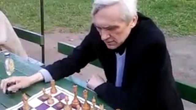 Медведев в парке смотреть онлайн