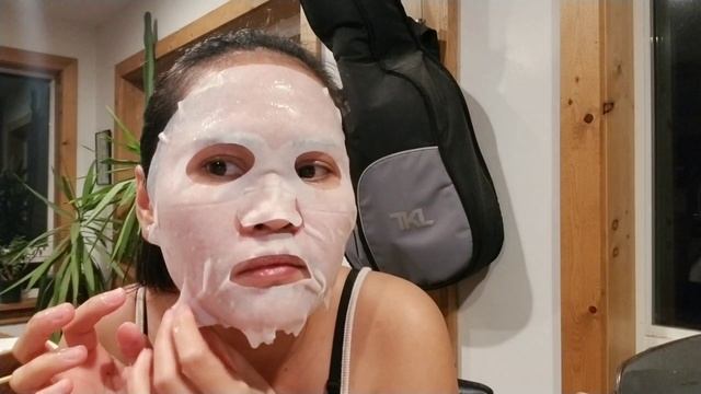 Vitamin C + Collagen Face Mask Review | By Nature |Marylan Ehl смотреть онлайн